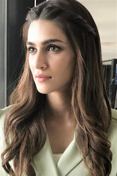 Kriti Sanons Make Up And Hair Game Is Only Getting Stronger During Raabta