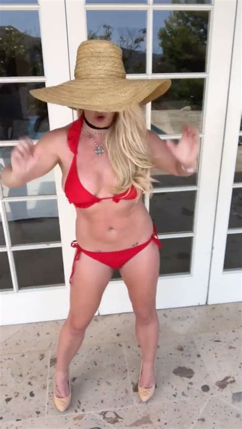 Inne i Britney Spears vildaste mest nakna Instagram inlägg när hon bekämpar familjen för att