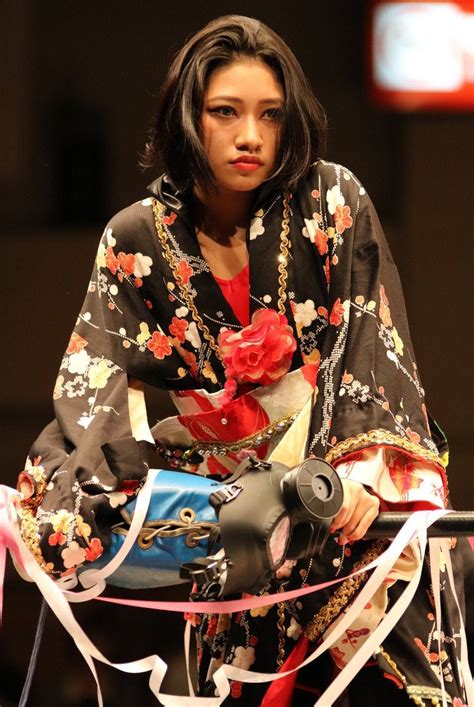 She had a plastic bag over her head and poisonous chemicals were circulating in her bedroom. Stardom's Hana Kimura looking deadly and beautiful ...