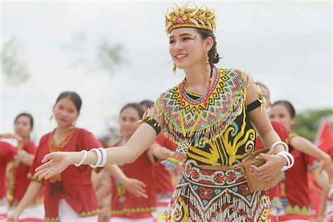 6 Suku Di Indonesia Yang Dikenal Penghasil Wanita Wanita Cantik