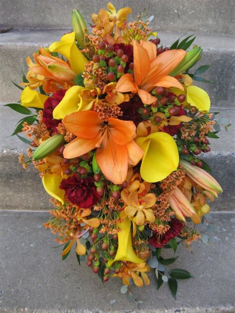 If fall in your climate is defined by drab foliage and grey skies, liven up the palette with cheerful arrangements that feature lively gold gerbera daisies, orange calla lilies, and orange asiatic lilies. 102 best images about Asiatic Lily Wedding Flowers on ...