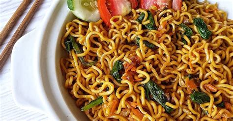 Dengan hanya memakai bahan bahan dan bumbu sederhana anda sudah bisa mulai usaha berjualan mie goreng. Resep Mie goreng jawa oleh Rovita Hidayati R | Resep ...