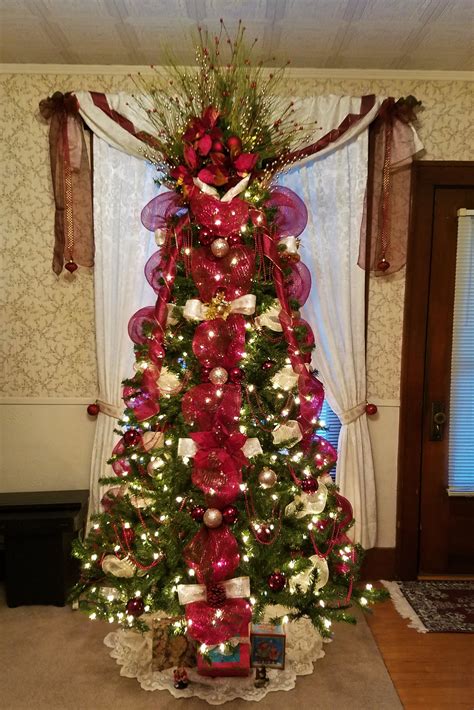 10 Decorated Christmas Trees With Ribbon