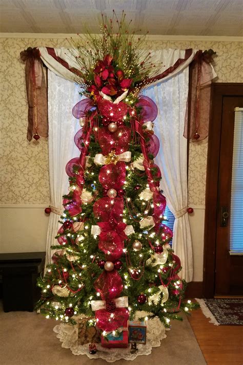 20+ Mesh Ribbon Christmas Decoration Ideas