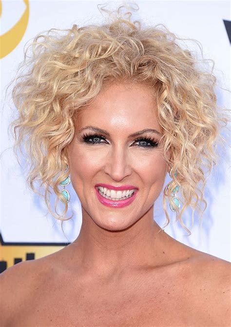 top 15 amazing curly hairstyles with blonde hair