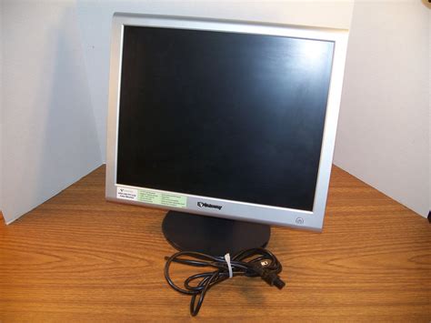 Gateway 17 Tft Lcd Flat Panel Monitor Fpd1760 1280x1024 Used