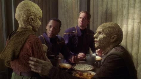 1 20 Detained Star Trek Enterprise Season 1 Episode Screencaps Synopses And Images