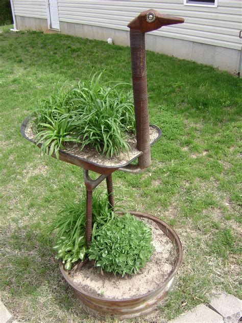 Pin By Pat Asselin On Yardart Metal Sculptures Garden Metal Garden