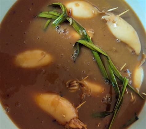 Harganya pun confirm lah berbeza. Hanya dengan 6 bahan, hidangan ketupat sotong paling lazat ...