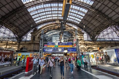 Frankfurt Hauptbahnhof — Redaktionelles Stockfoto © Foto-VDW #164811238