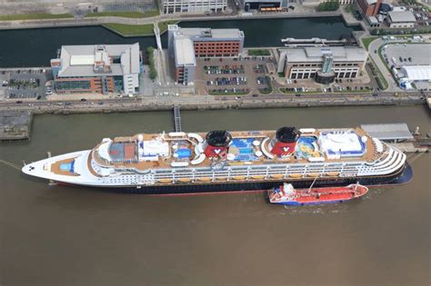 Stunning Photographs Of Disney Magic Show Sheer Size And Scale Of