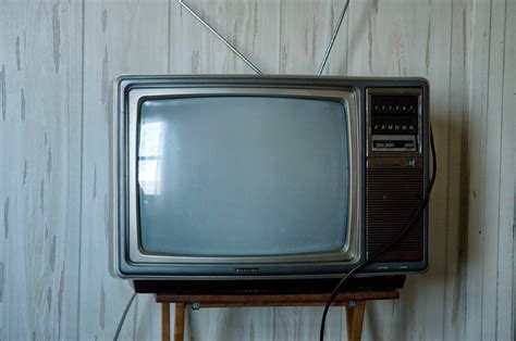 Red Velvetts: THE OLD TELEVISION #AwakenYourLiteraryMind........By Raphael