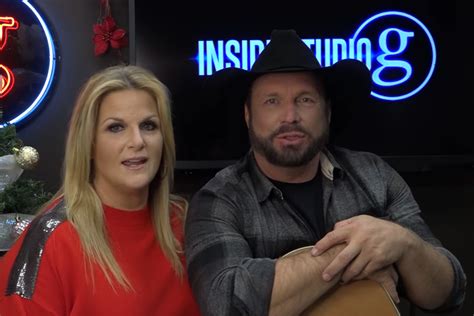 Garth brooks & trisha yearwood, total tracks Watch Bloopers From Garth Brooks + Trisha Yearwood's Emotional Holiday Special