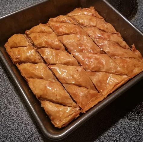 Simple And Easy Baklava Recipe Lindsy S Kitchen