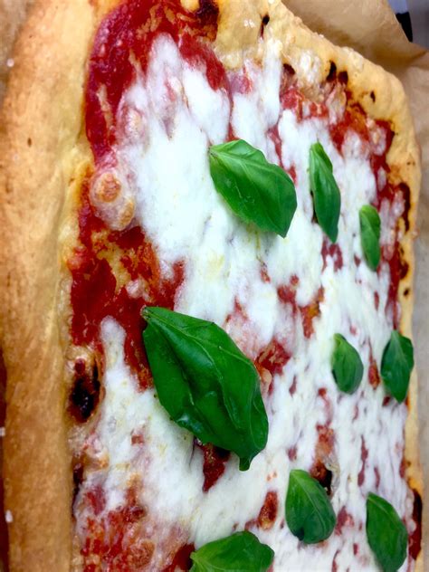 Partite dall'occorrente per realizzare una semplice margherita : Pasta per Pizza fatta in casa | Guarda la nostra #video # ...