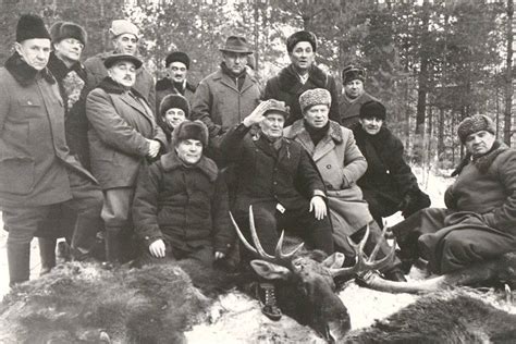 Он рос без отца и вскоре переехал с матерью в сельскую местность, где она нашла место кухарки при сельской. Родион Малиновский, знаменитый военачальник и охотник ...