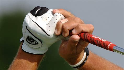 What Is An Interlocking Grip In Golf