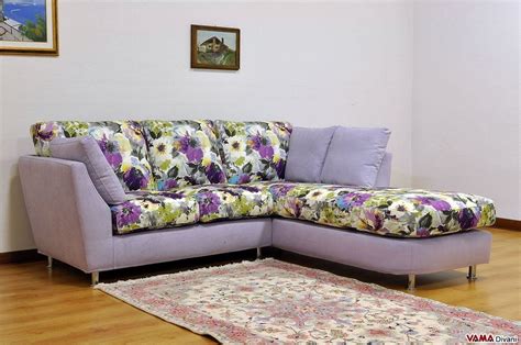 Questo divano si trasforma velocemente e semplicemente in uno spazioso letto a due piazze. Divano ad angolo di dimensioni ridotte con penisola ...