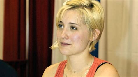 “smallville” Actress Allison Mack Arrested For Role In Alleged Sex Cult