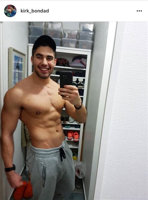 Shirtless Pinoy Mirror Selfie Kirk Bondad