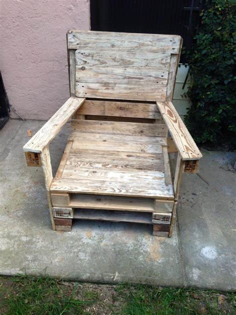 It's a stunning project, must say. Wooden Pallet Chair