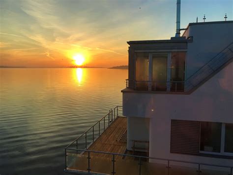 Es verfügt über 4 zimmer, küche, flur, treppe zum og, 2 bäder und einen abstellraum. Schwimmendes Haus mieten - Sachsen-Anhalt - Robby II ...
