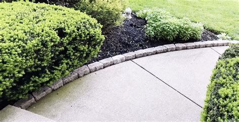 How To Install Landscape Edging Next To Sidewalks Bankper
