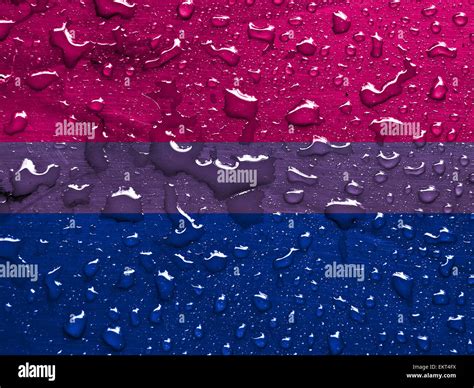 Bandera Del Orgullo Bisexual Con Gotas De Lluvia Fotografía De Stock