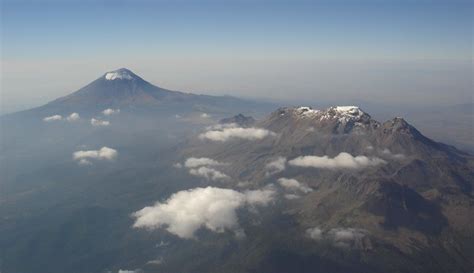 En la cosmovision de las viejas indigenas del mexico prehistorico y sus descendientes, volcanes como el popocatepetl, el iztaccihuatl, el nevado de toluca y ademas de. Popocatepetl e Iztaccíhuatl | Flickr - Photo Sharing!