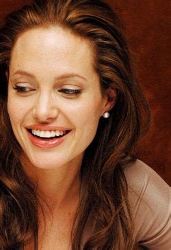 Whether they're shopping together in los angeles or hitting the red carpet, it seems like this. Angelina Jolie smile | Angelina jolie, Angelina jolie ...