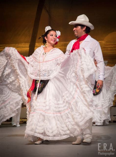 Mexican Folk Veracruz Dancing La Bamba