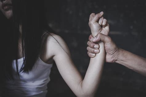 polizei sucht zeugen 13 jährige im agrippabad sexuell missbraucht köln innenstadt