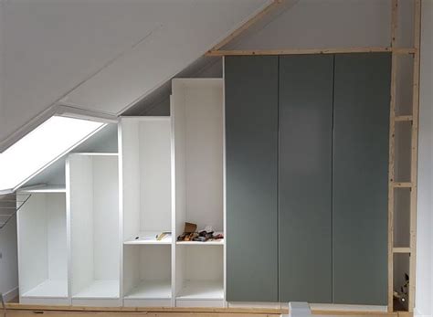 It's no secret around here that we love ourselves a little pax. Kastenwand onder een schuin dak met Ikea Pax - NIEUW HUIS ...