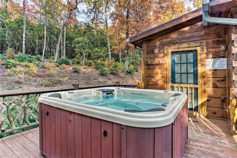 Peaceful Getaway Penrose Cabin W Hot Tub And Pond Evolve
