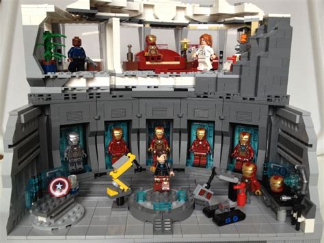 Some people have asked about the house in the 2008 movie iron man, starring robert downey jr. LEGO Iron Man Armoury / Malibu Mansion | Lego iron man ...