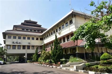 Berikut Top 7 Kampus Terbaik Di Kota Bandung 2023 Versi Unirank Kampus
