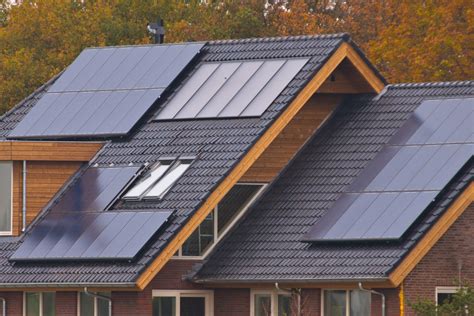 While you may have seen solar panels on the roofs of some homes, and you may know that these panels generate power from the sun, have you ever wondered how solar panels work? What are the risks of solar panels? - Label Bar