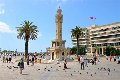 The fact that almost half of its population of 4 million are under the age of 30, makes i̇zmir a city full of life. Expérience à Izmir, Turquie par Kazım | Expérience Erasmus ...