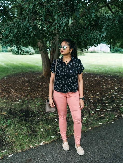 5 Casual And Colorful Pink Jeans Outfits Fashion Dreaming Loud