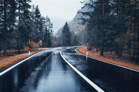 30k Rainy Road Pictures Download Free Images On Unsplash