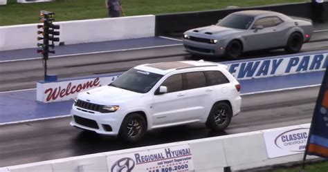 This Drag Race Pits An Suv Against A Muscle Car Hero Hellcat Redeye Vs