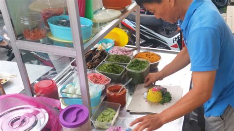 Kata liew, nasi lemak mereka turut diiktiraf most number of nasi lemak packs distributed in multiple locations oleh malaysia book of records (mbor), ia melambangkan komitmen pihaknya untuk memberi rakyat malaysia makanan yang mereka gemari dan sambutan seperti itu. Famous Hokkien Mee Nasi Lemak and Nasi Ulam Air Itam ...
