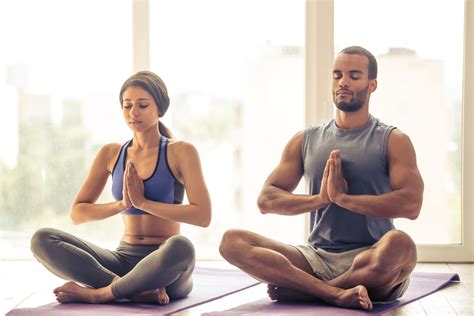 Posturas De Yoga En Pareja Para Hacer En Casa ¡todo Saldrá Bien