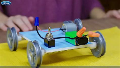 Que materiales trae un motor de un carrobde juguete. ¿Se puede construir un carrito de juguete para niños?