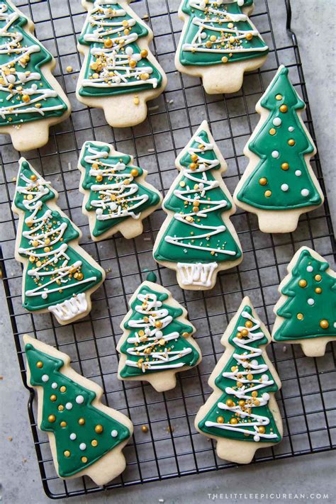 They're made with only 5 simple ingredients: No Chill Sugar Cookies | Recipe | Christmas sugar cookies ...