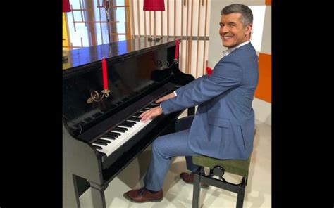 E ontem, 13 de fevereiro, foi dia de celebrar a vida na quinta do apresentador. João Baião é um tio-avô babado! - TV 7 Dias