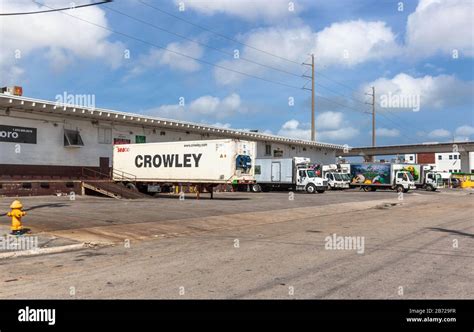Warehouse Exterior Loading Dock Hi Res Stock Photography And Images Alamy