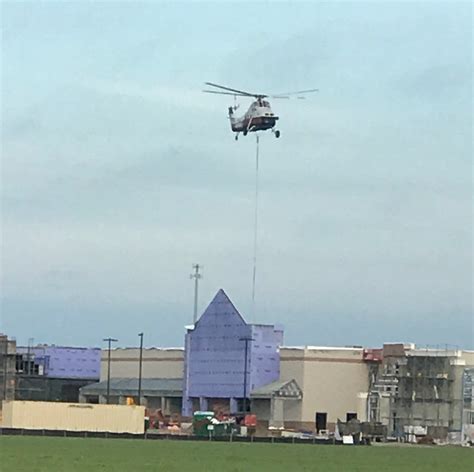 Ac Units Airlifted Onto New Lowes At Trailwinds Village Villages