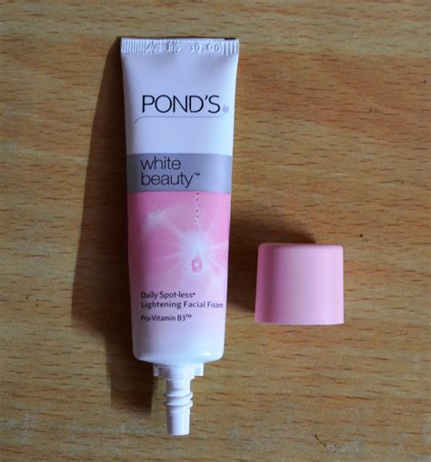 Pond's White Beauty Daily Spot less Lightening Facial Foam  