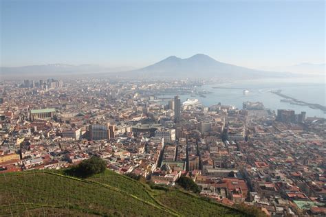 Panorama di Napoli - Viaggi, vacanze e turismo: Turisti per Caso